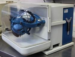 Mescolatore Turbula a movimentazione tridimensionale per la miscelazione e macinazione di polveri